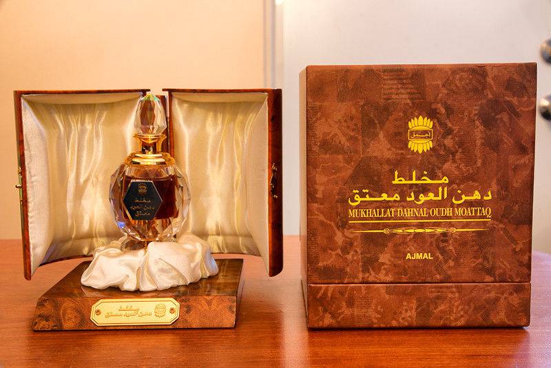 Where Beauty and Seduction Meet in Dahn Al Oudh Moattaq